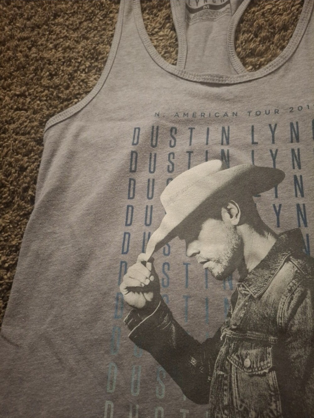Dustin Lynch - Picture 4 of 10